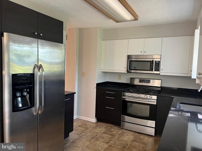 Building Photo - 53 E Shrewsbury Pl