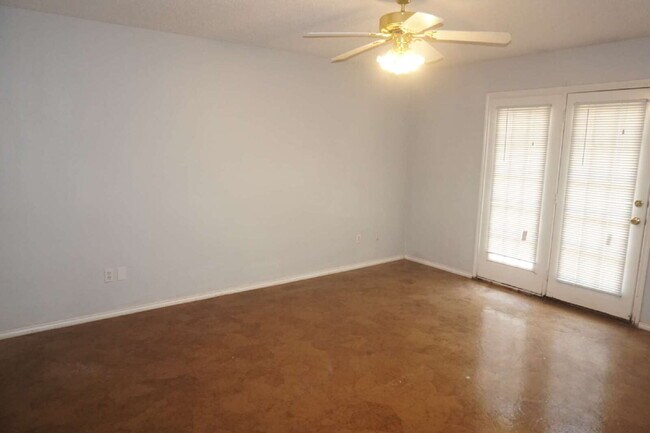 Building Photo - Duplex Across The Street From Park & Minut...