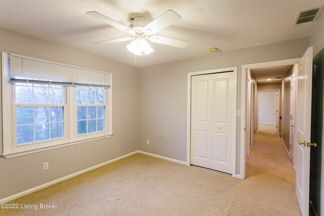 Building Photo - 2417 Ashwood Dr