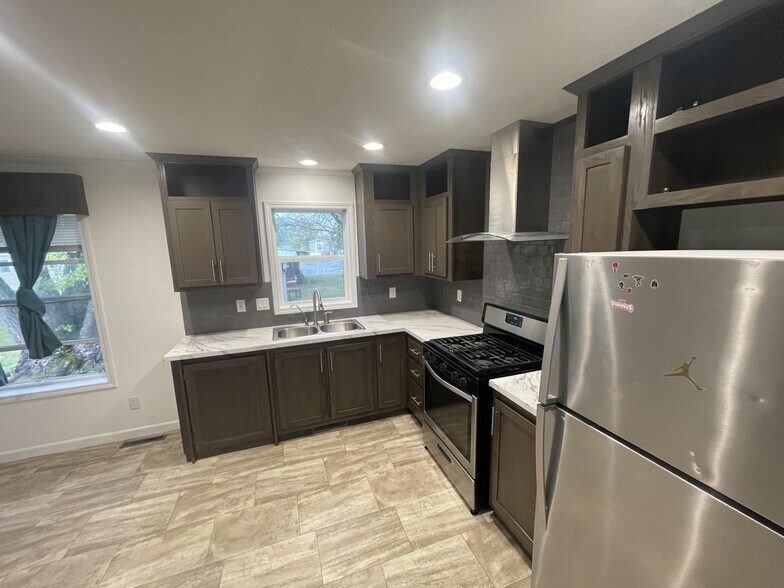 Building Photo - 16 Belmar St