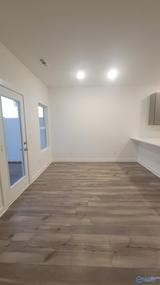 Building Photo - 7597 Discovery Pt Dr NW