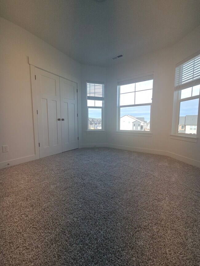 Building Photo - 6512 Skyline Lp Ln