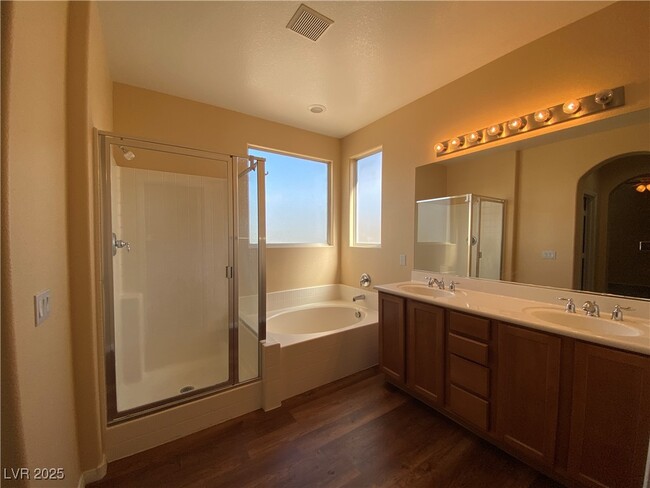 Building Photo - 744 Blue Barrel St