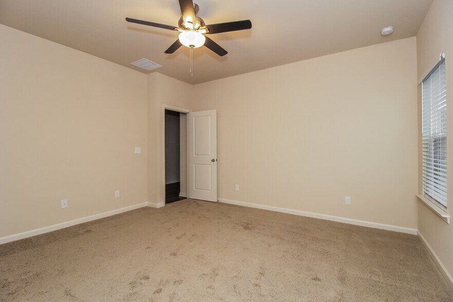 Building Photo - 108 Brook Dr