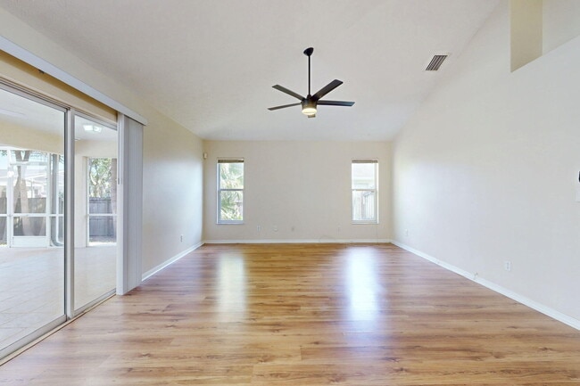 Building Photo - 967 SE Browning Ave