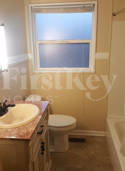 Building Photo - 424 W Moreland Ave