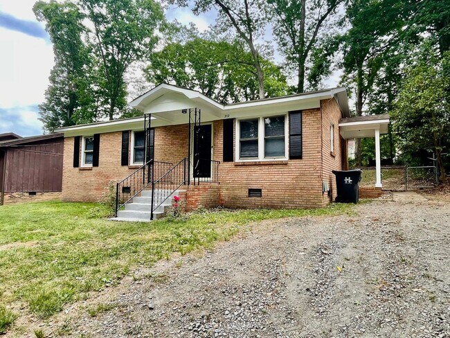 Building Photo - Charming 3-bedroom, 1-bath home in Stanley, NC