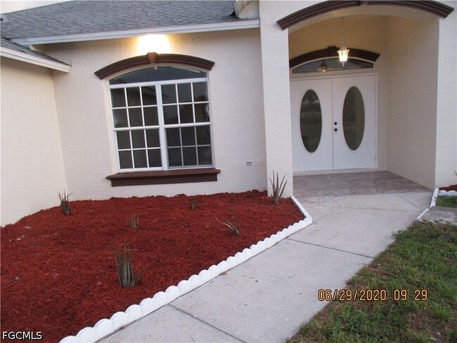 Building Photo - 918 NE 13th St