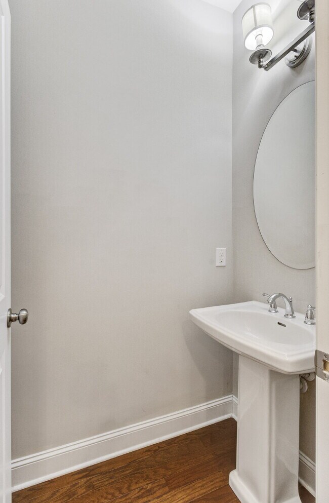 Building Photo - 2005 Kings Gate Ln