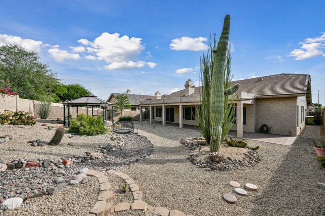 Building Photo - 6520 W Robin Ln