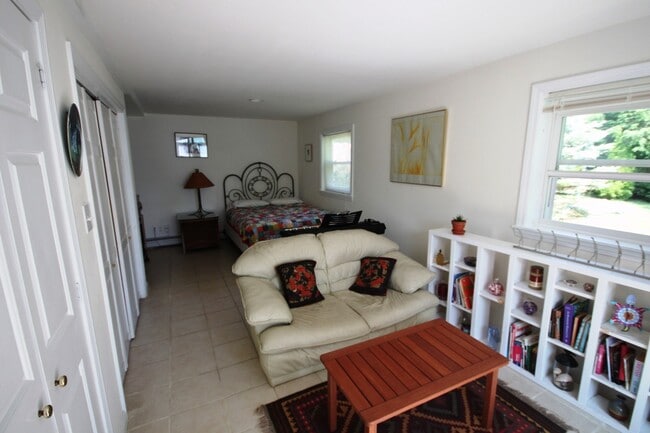 Building Photo - 3bd/2ba Waterfront House for Rent in Freep...