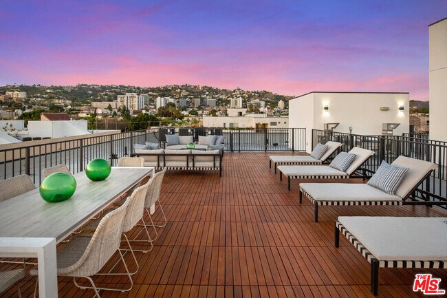 Building Photo - 825 Croft Ave