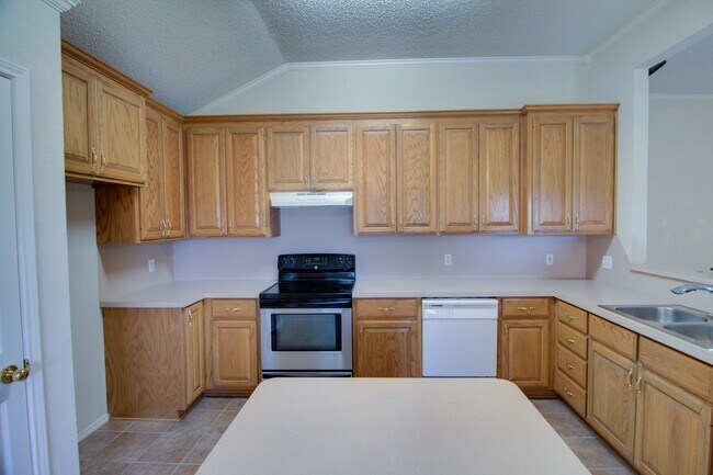 Building Photo - Arrowhead Estates Home