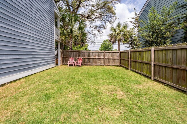 Building Photo - 3 Bedroom 2.5 Bath Single Family Home in F...