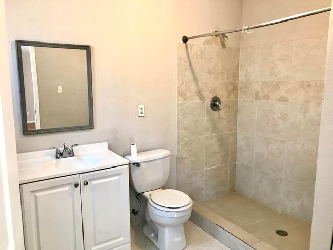 Building Photo - 10229 Ashwood Dr