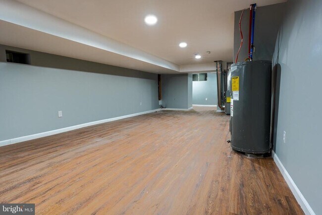 Building Photo - 6746 Linmore Ave