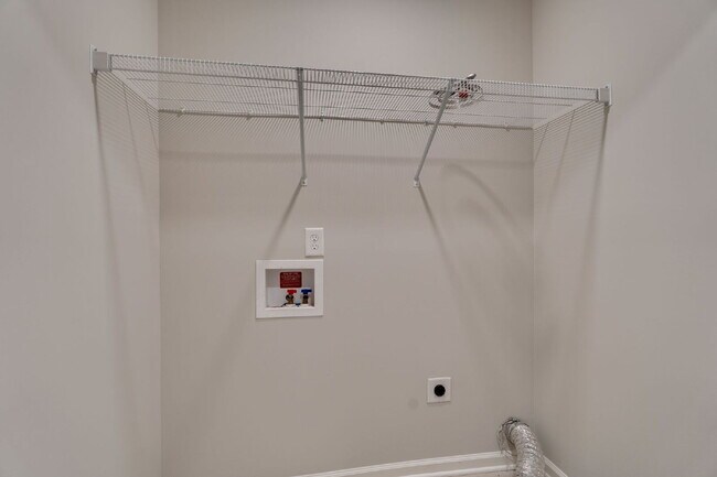 Building Photo - "Charming 2-Bedroom Townhouse Retreat on Staten Drive – Spacious 1,285 Sq. Ft. with 2 Full Baths ...