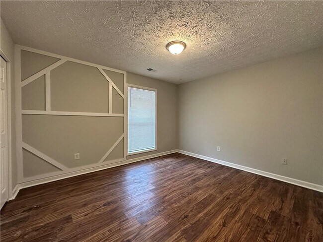 Building Photo - 3243 River Oak Pl