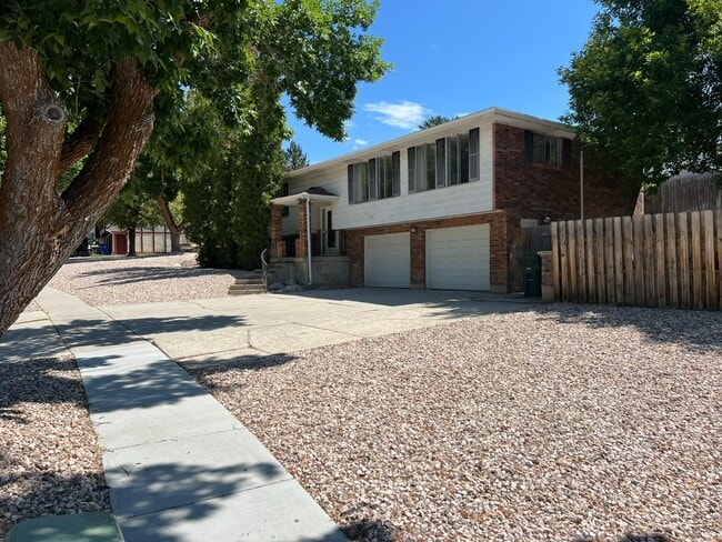 Building Photo - 1597 Navajo Dr