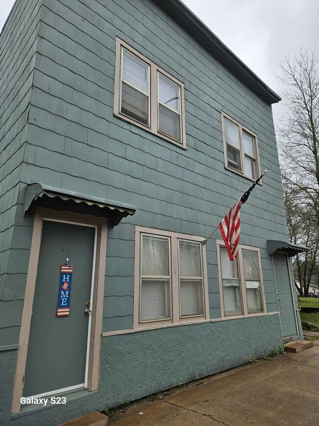 Building Photo - 409 N 1st St