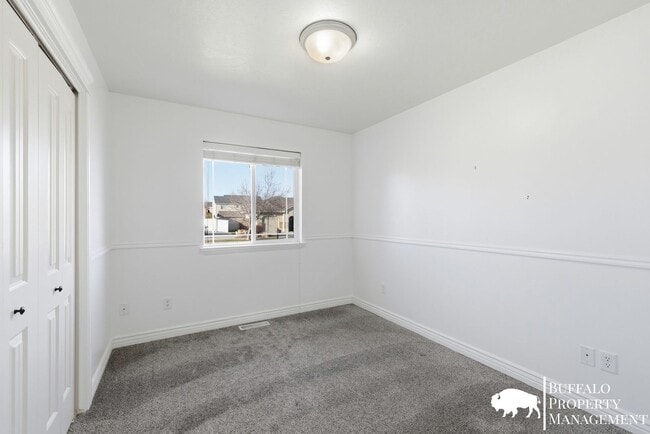 Building Photo - Charming 4-Bedroom Home for Rent in Ammon, ID!