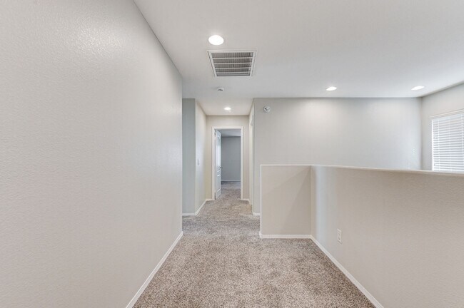 Building Photo - House For Rent! 4 beds, 3 baths Community ...