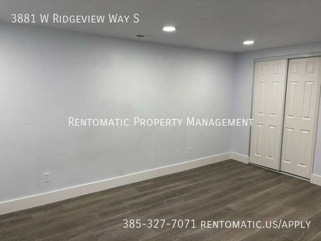 Building Photo - 3881 Ridgeview Way