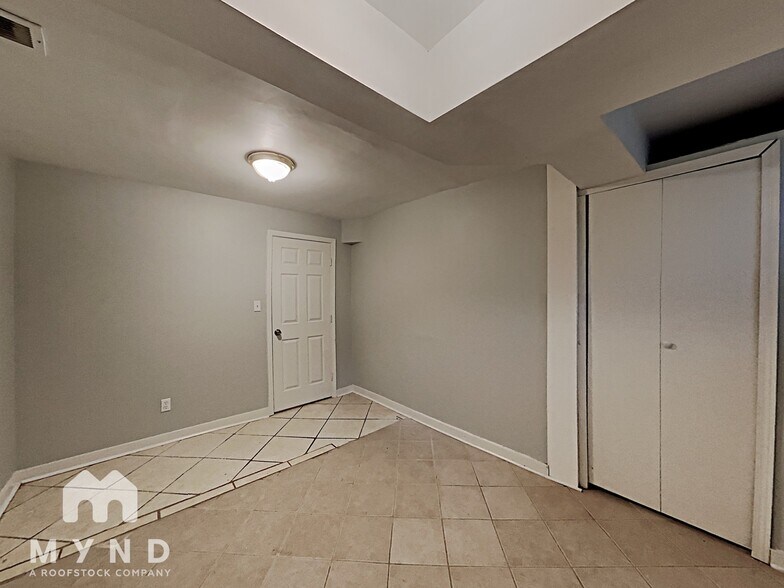 Building Photo - 1600 Arden Dr SW