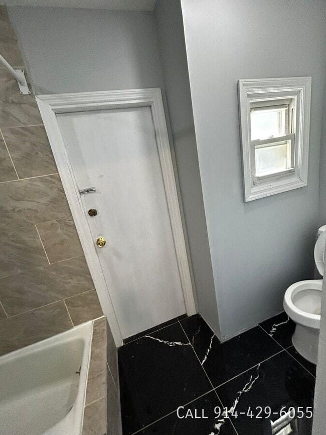 Building Photo - 90 Linden St