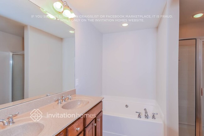 Building Photo - 1717 Hedgestone Ct