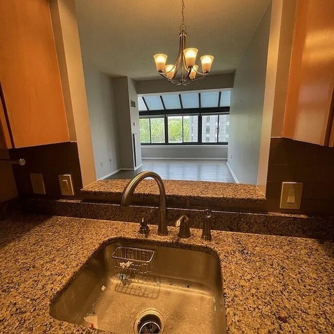 Building Photo - Wonderful 1 BR/1BA unit in the Observatory...