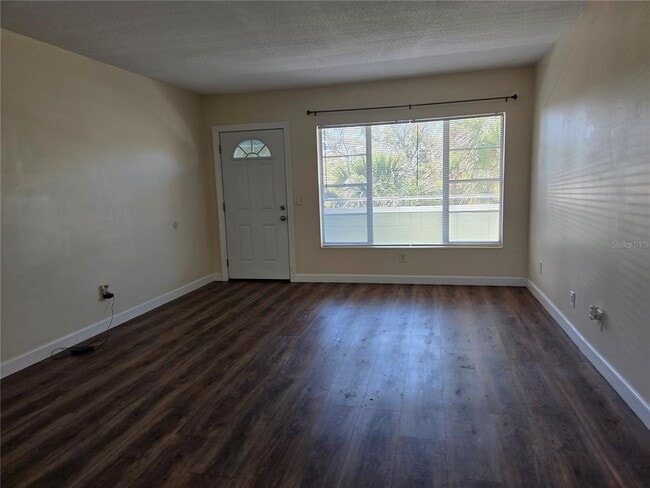 Building Photo - 2448 Columbia Dr