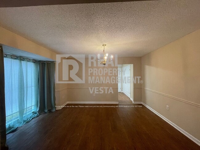 Building Photo - 402 Steeplechase-