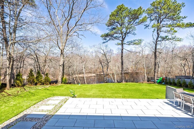 Building Photo - 371 S River Rd