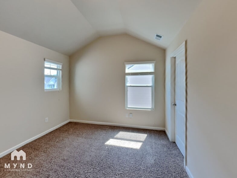 Building Photo - 5057 Rapahoe Trail