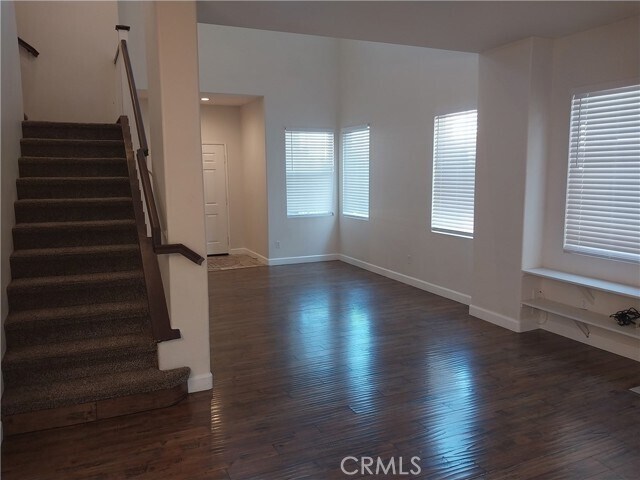 Building Photo - 935 Redtail Dr