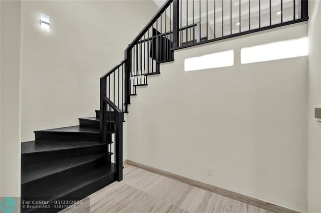 Building Photo - 425 N Ocean Blvd