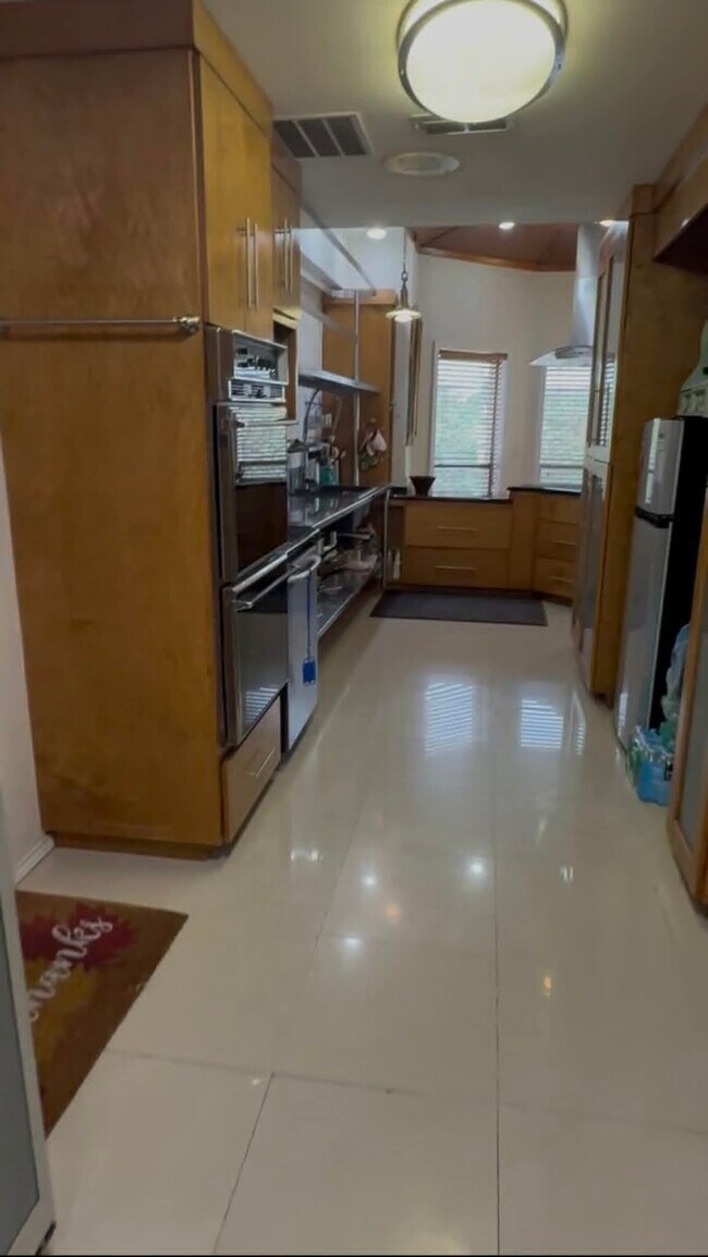 Building Photo - 3110 Jacaranda Dr