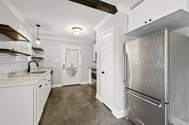 Building Photo - 32590 Weiss Rd