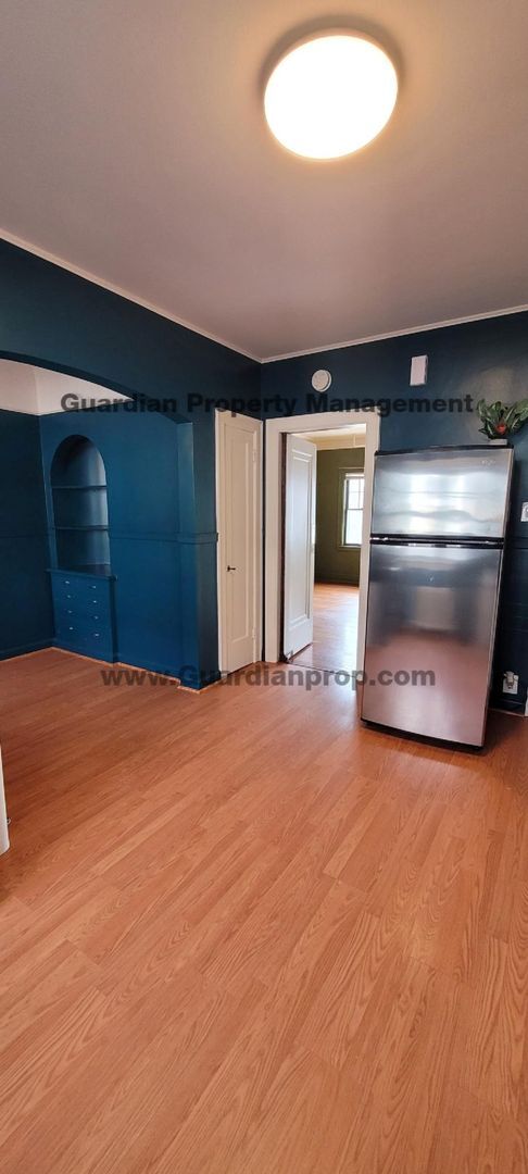 Building Photo - South Minneapolis duplex with garage parking