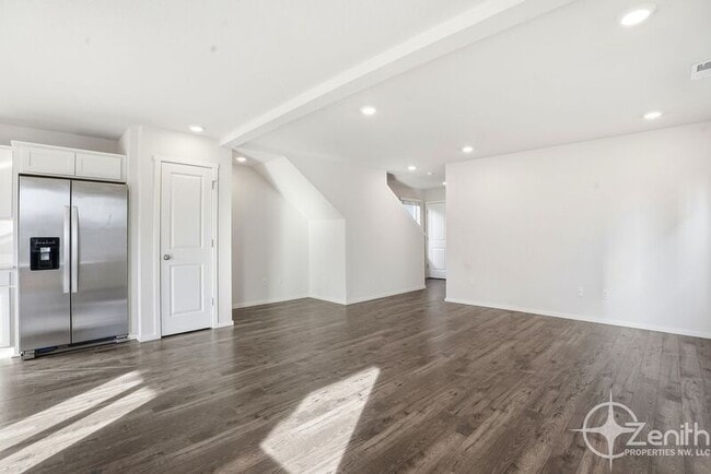 Building Photo - 7805 NE 100th Cir