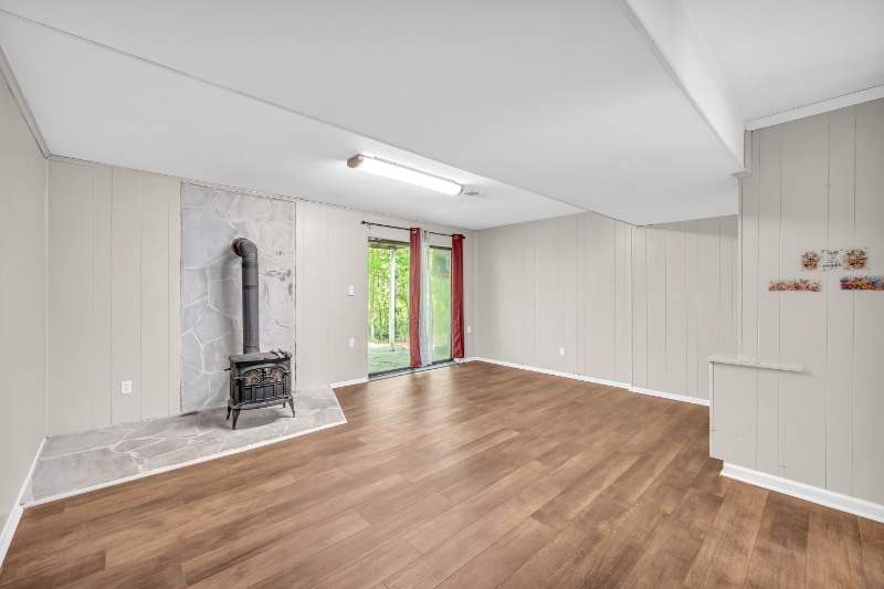 Building Photo - 360 Round Table Rd