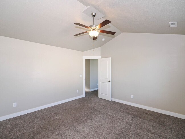 Building Photo - 4-bedroom, 2.5 bathroom Home