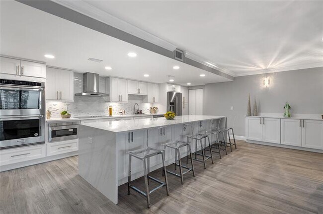 Building Photo - 777 Bayshore Dr
