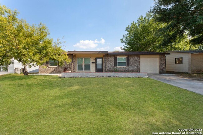 Primary Photo - 626 Aviation Ave