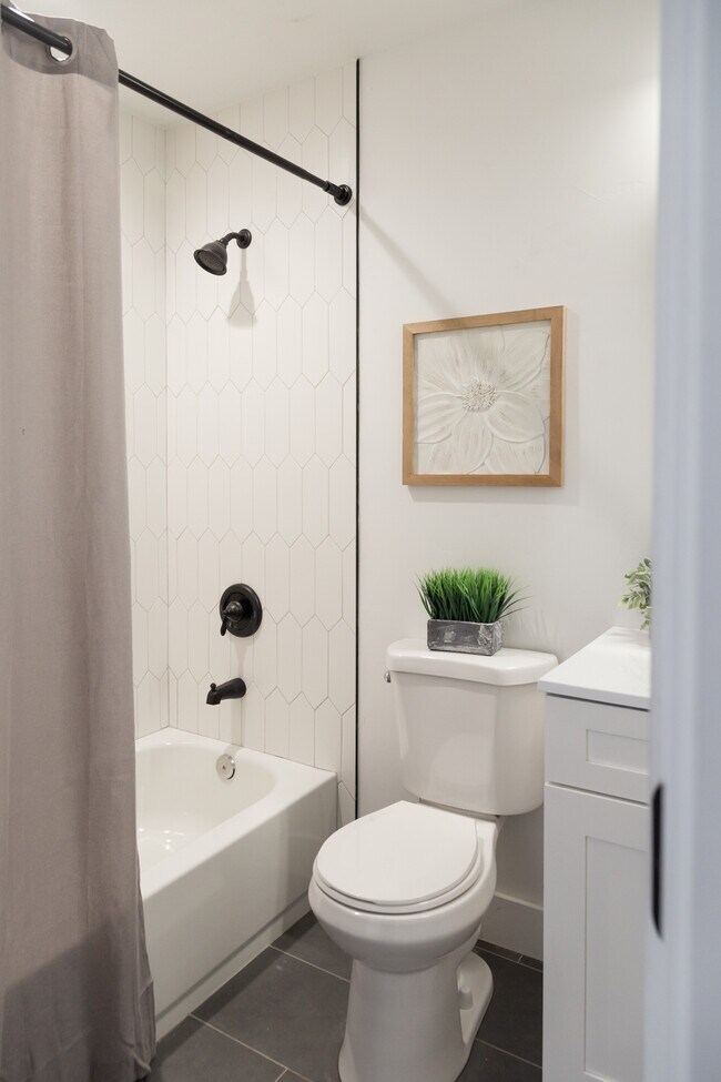 Building Photo - 193 S 400 W