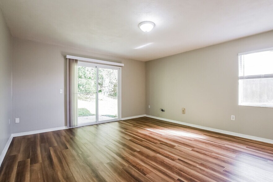 Building Photo - 1819 E Glancy Dr