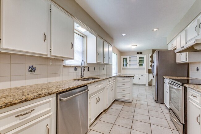 Building Photo - 7739 La Manga Dr