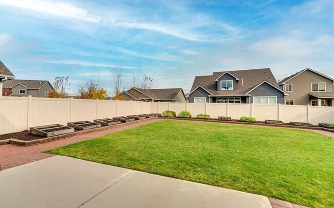 Building Photo - SINGLE FAMILY HOME IN THE FOX TAIL SUBDIVISION (APP#148)