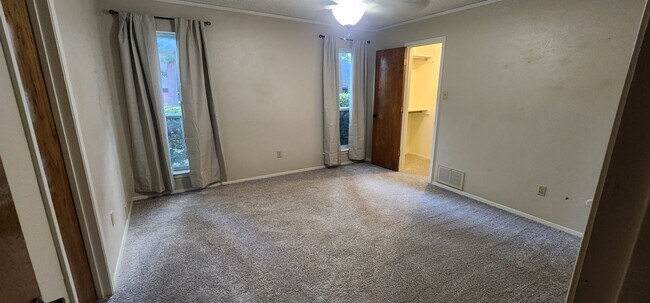 Building Photo - 5803 Thoreau Ln